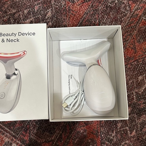 7 Color Beauty Device for Face & Neck - Picture 2 of 2